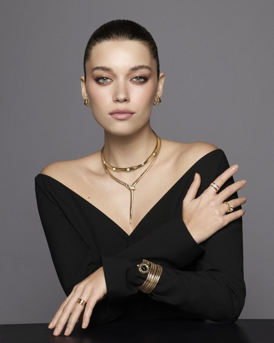 Afra Saraçoğlu portre