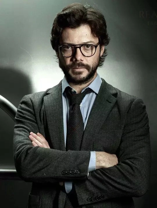 Álvaro Morte oyuncu portresi