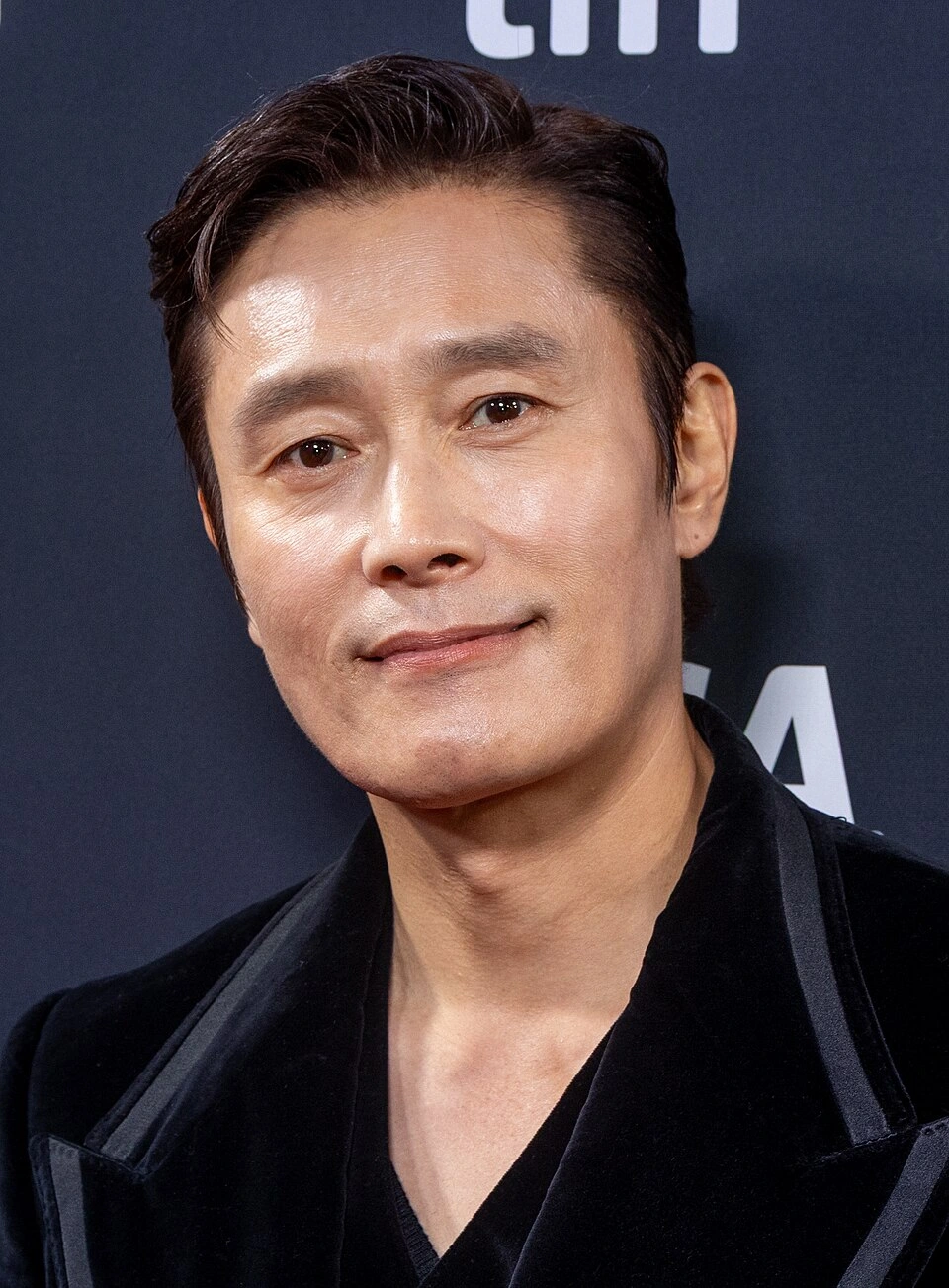 Lee Byung-hun oyuncu portresi