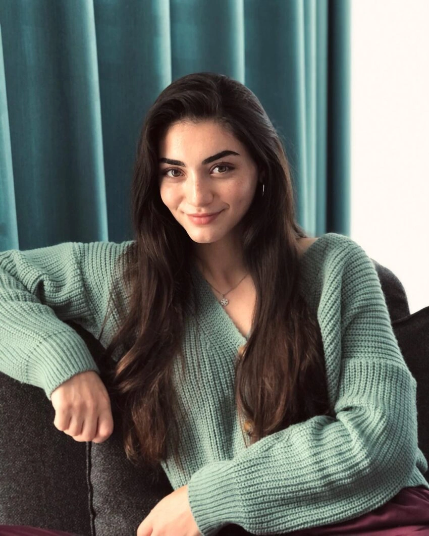 Özge Törer, Netflix Dizisi “Eve Giden Yol” Kadrosuna Katıldı: Yasemin Rolünde!