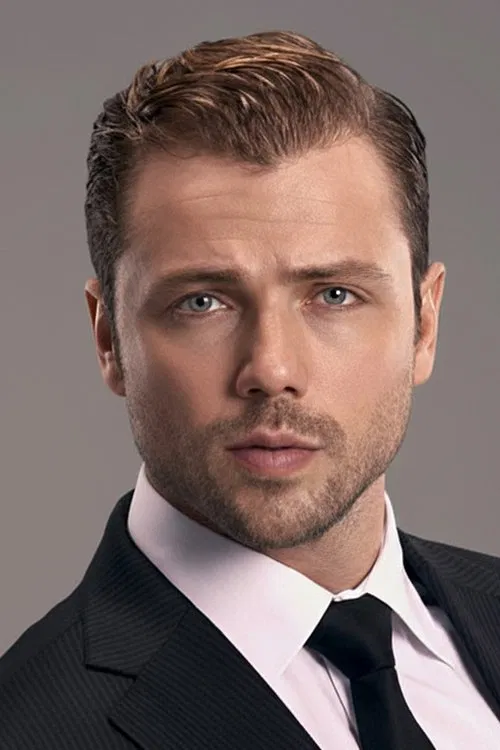 Tolga Sarıtaş oyuncu portresi