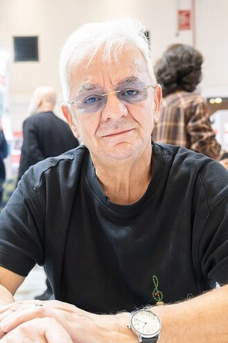 Zafer Algöz oyuncu portresi