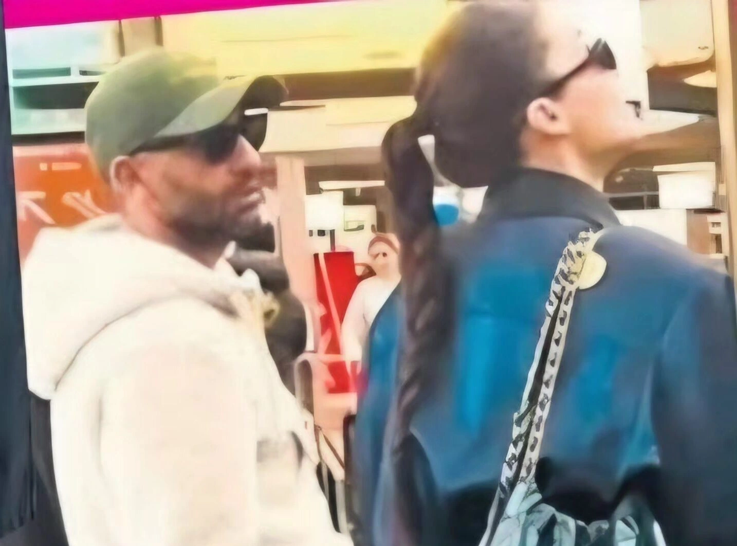 Hande Erçel’in Yanındaki Gizemli İsmin Kim Olduğu Ortaya Çıktı: Onur Güvenatam Sanılmıştı!
