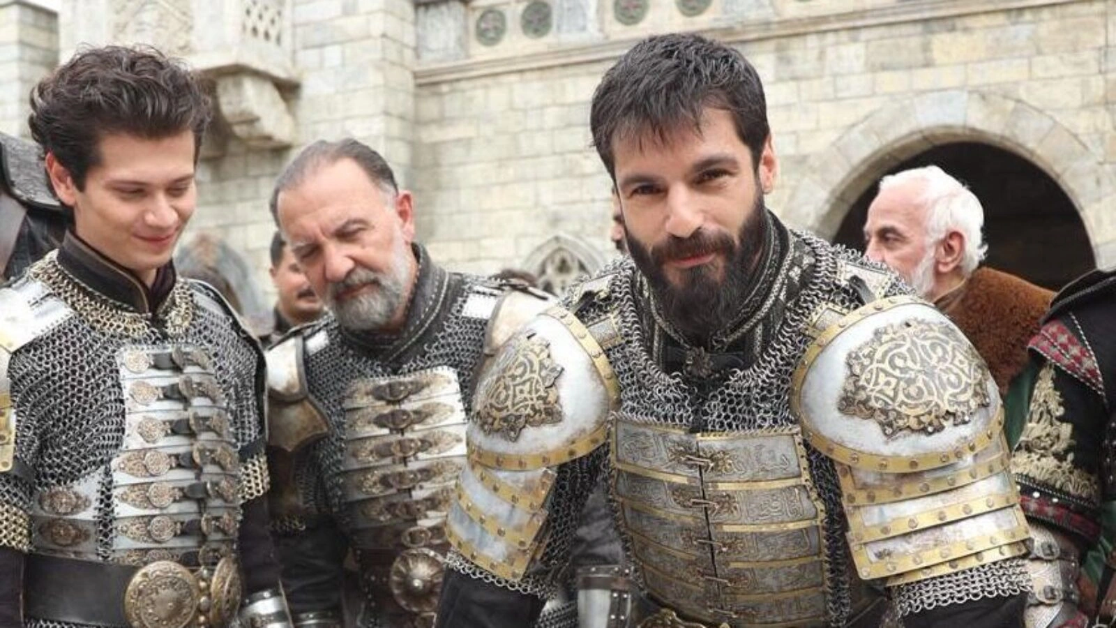 Mehmed: Fetihler Sultanı Setinde Serkan Çayoğlu’na Sürpriz Kutlama