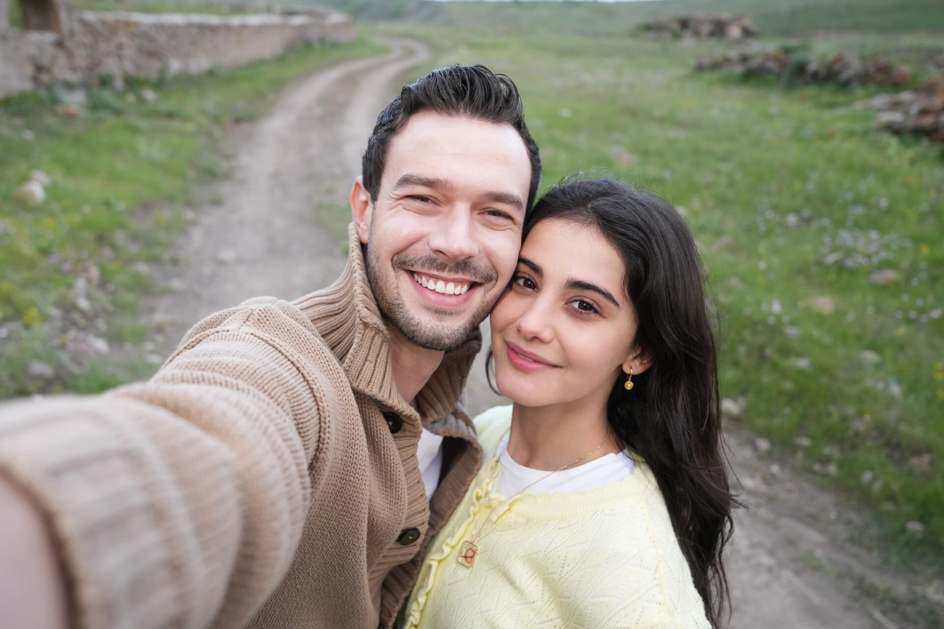 Sevdiğim Sensin Sezon Finaliyle Ekranlarda: Hasan Dağı Eteklerinde Romantik Dönüm Noktası
