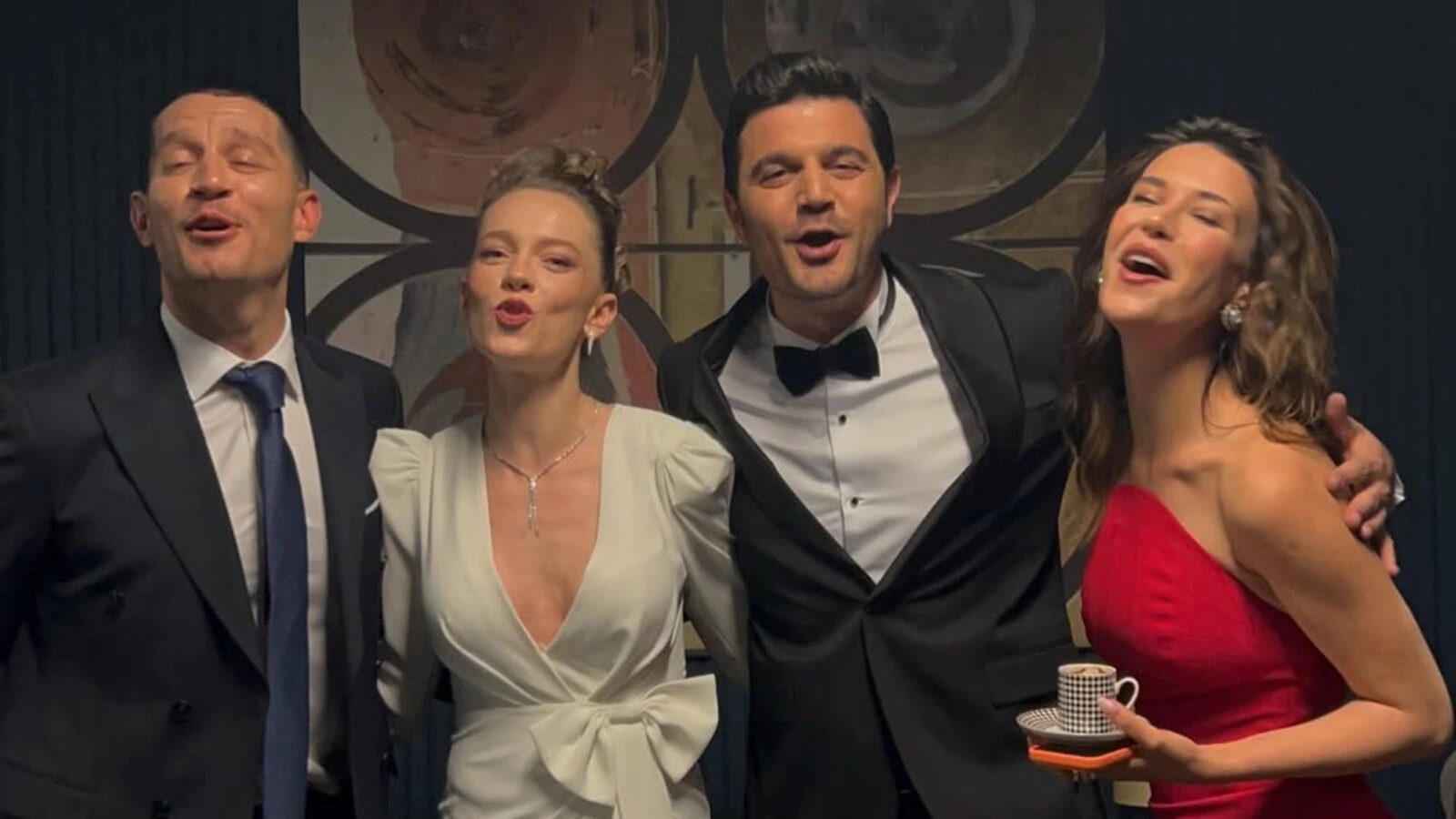 Yeraltı Oyuncularından Eğlenceli Sezon Finali Kutlaması: “Ömrüm” Korosu!